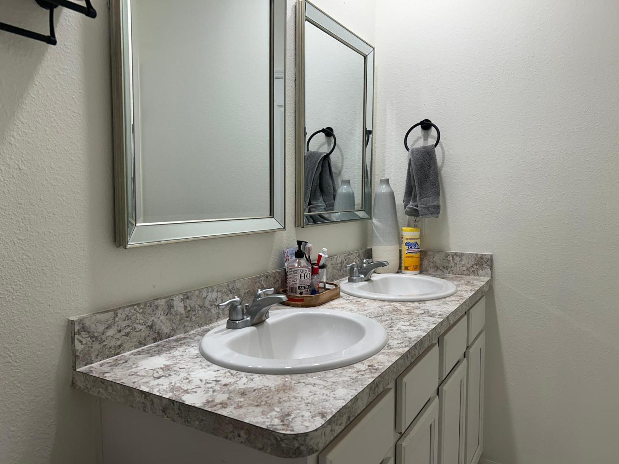Divine - 5 Star - Shared Bathroom *